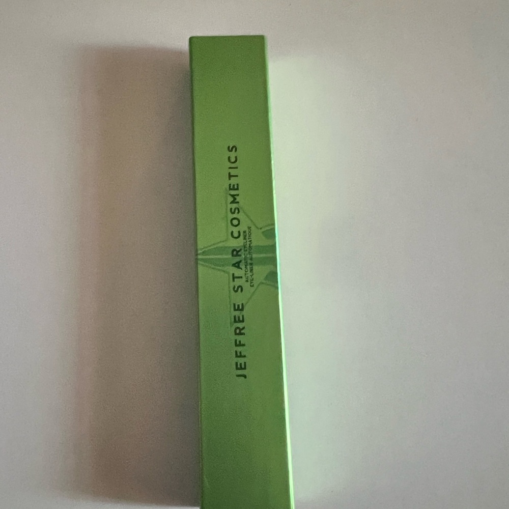 Green eyeliner